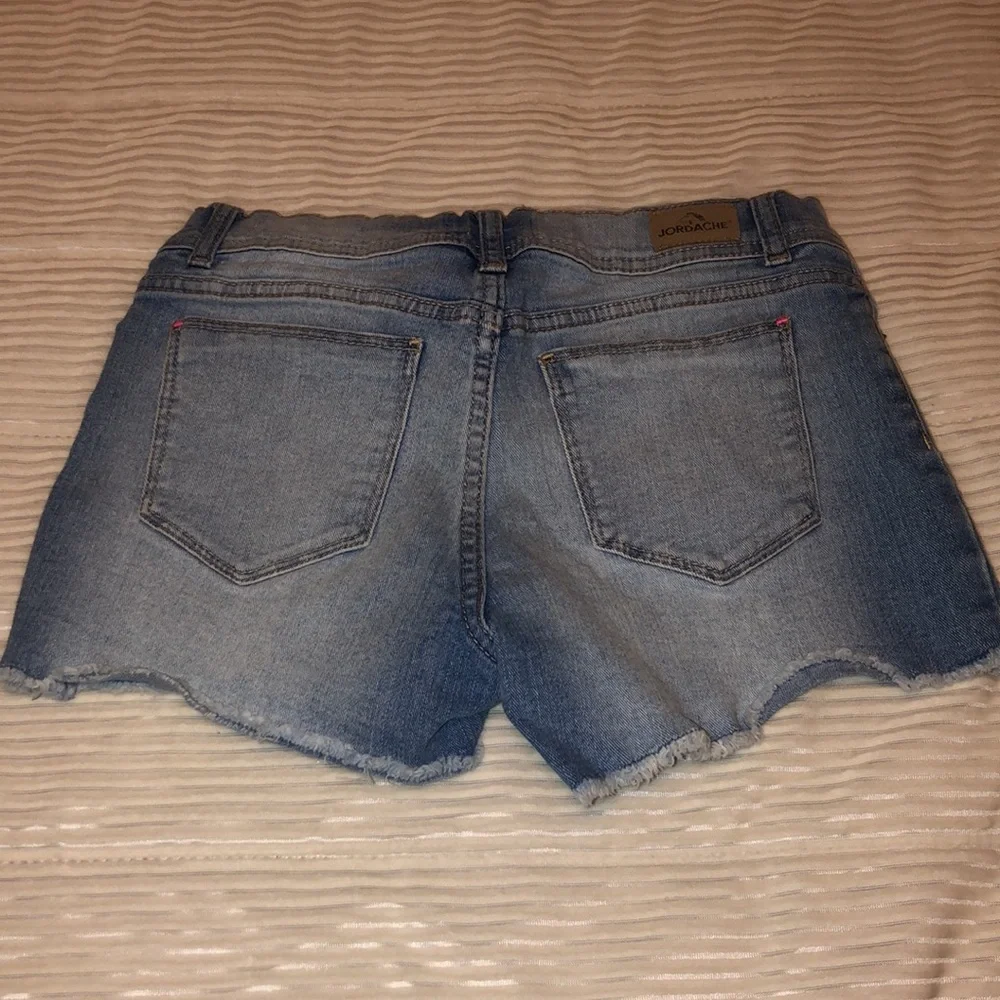 Shorts - Picture 2 of 3